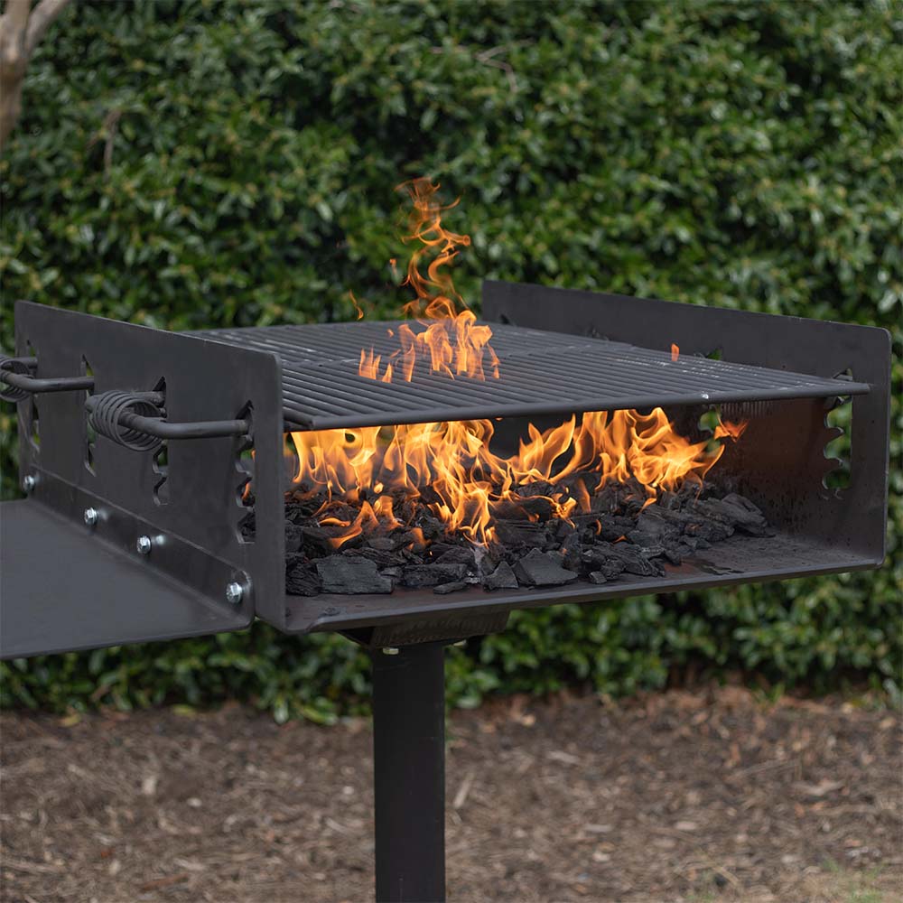 942 Square Inch Park Style Charcoal Grill