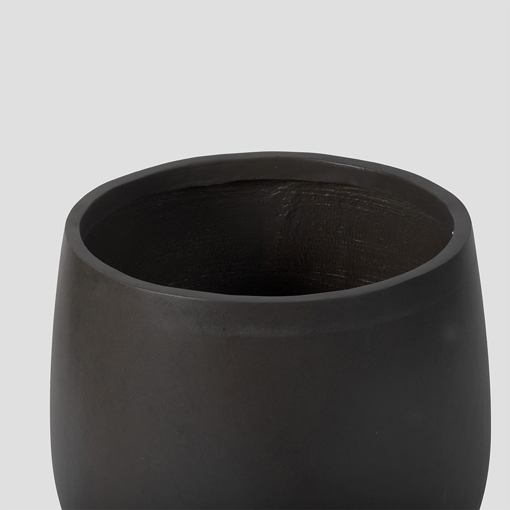 Onyx Hardy Planters | Charcoal / 21.5in
