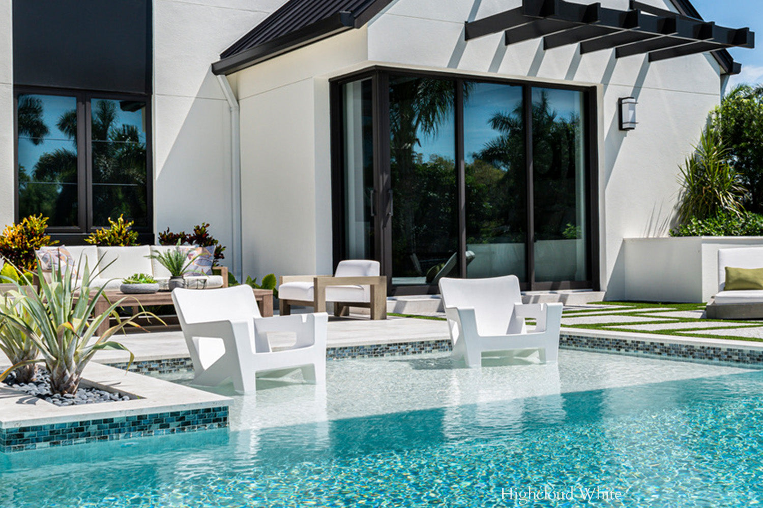 Tupelo Bask Lounge Chair | Highcloud White