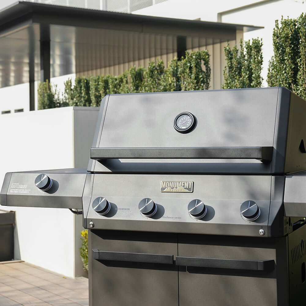Monument Eminence 425 - Iconic Fortified Propane Gas Grill | Eminence 425 & Cast Iron Cooking Plate & Smoker Box