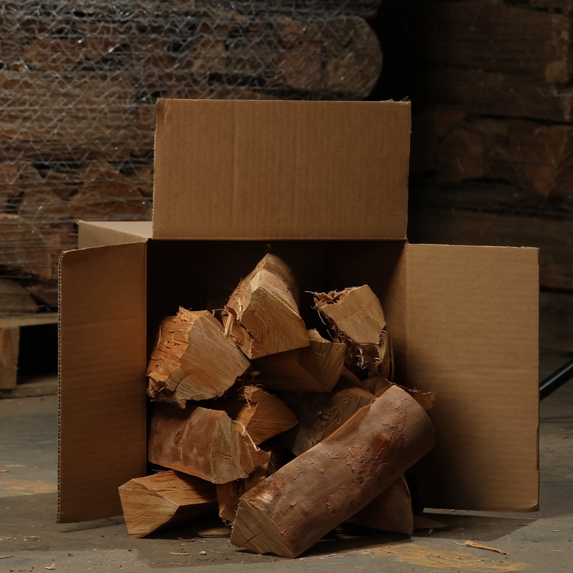 Woodbourne SPLITS™ – Boxed Kiln Dried Firewood | 16"/Ash